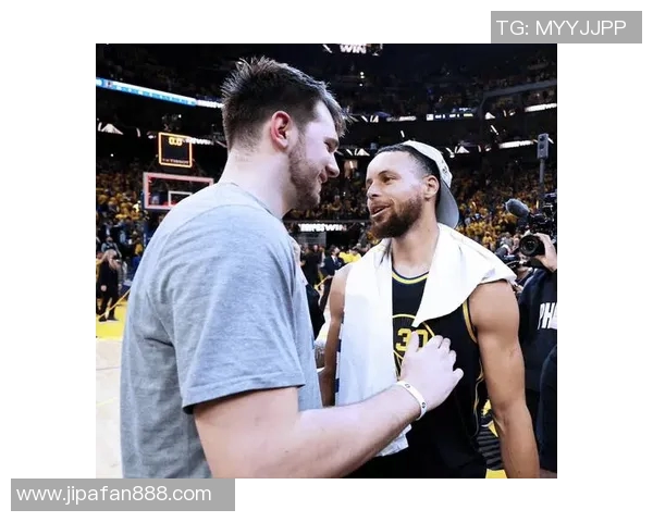 库里与蒙塔埃利斯的巅峰对决谁才是真正的篮球巨星之争 库里与蒙塔埃利斯的巅峰对决谁才是真正的篮球巨星之争