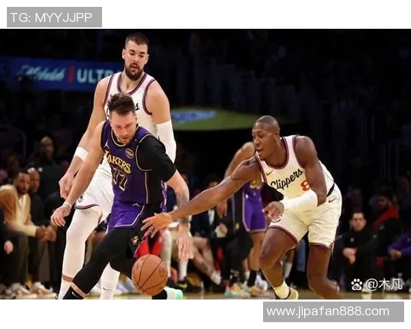 湖人对决快船初盘分析及投注建议全面解读