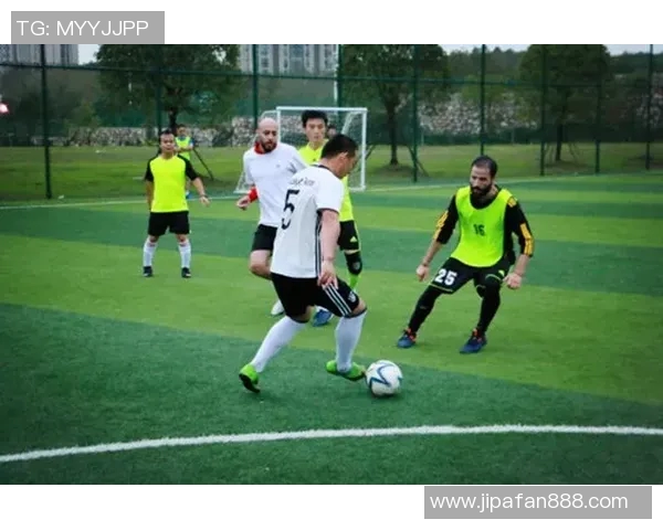 布里斯班与纽喷射的激烈对决展现足球魅力与团队精神