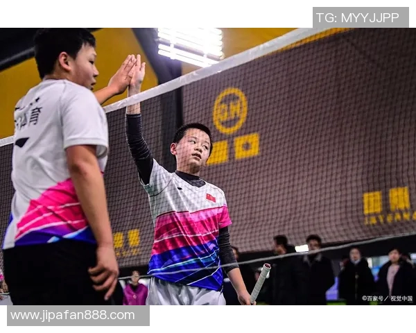 武汉羽毛球队在总决赛中的灵活表现与战术调整分析 武汉羽毛球队在总决赛中的灵活表现与战术调整分析