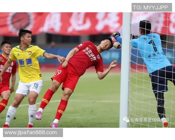 直播盛况申鑫与亚泰激战正酣球迷齐聚见证精彩瞬间