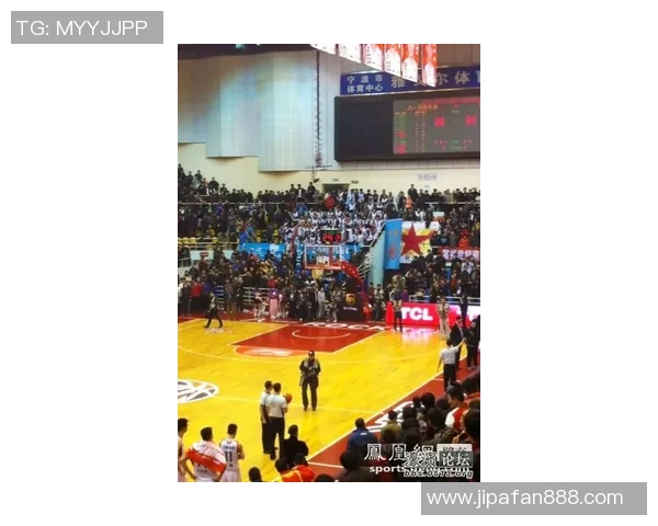 陕西长安竞技迎战青岛队全力争胜展现球队实力与斗志