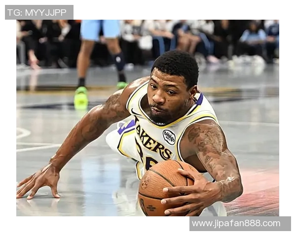 马库斯斯马特如何在NBA赛场上展现出色的防守与领导能力